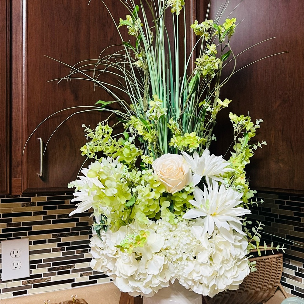 Chamilia Lush White and Green Faux Floral Display